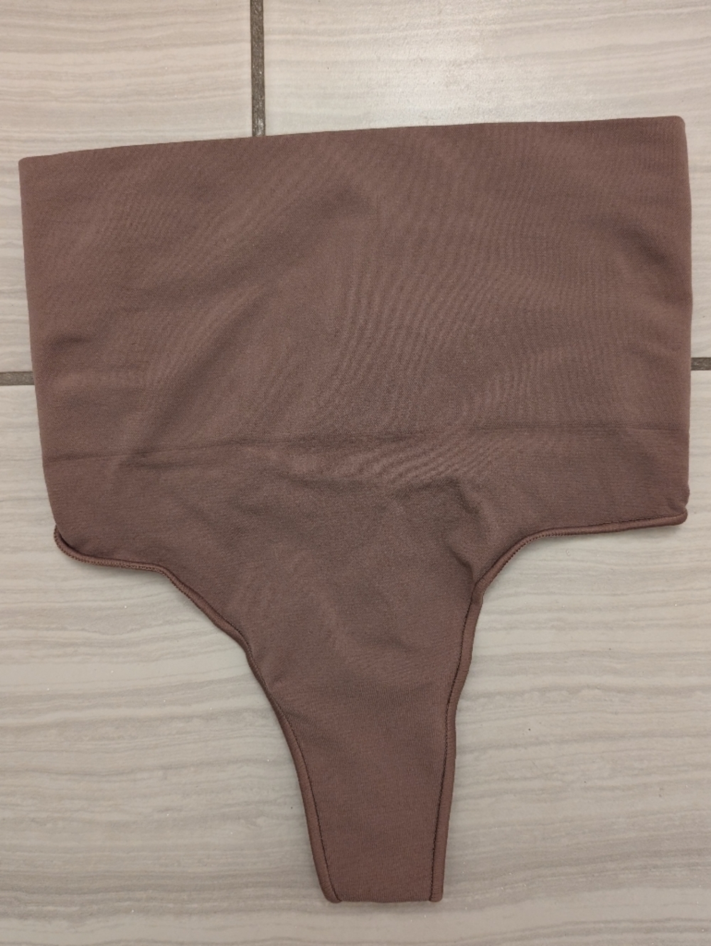 SKIMS Seamless Sculpt Mid Waist Thong L / XL Tan Brown Shapewear Underwear